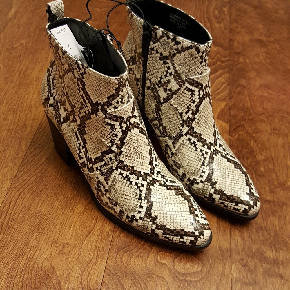 Loft stylish snake pattern short boots,NWT